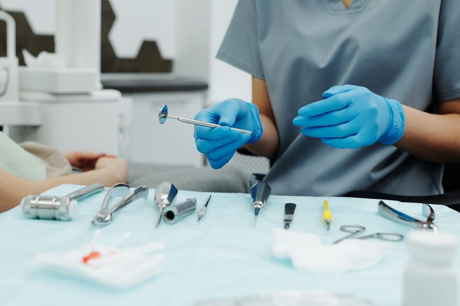 임플란트 통증 기간, 1차와 2차 수술은 시기별로 어떻게 다를까? 관련 치과 진료 도구 (참고 이미지)